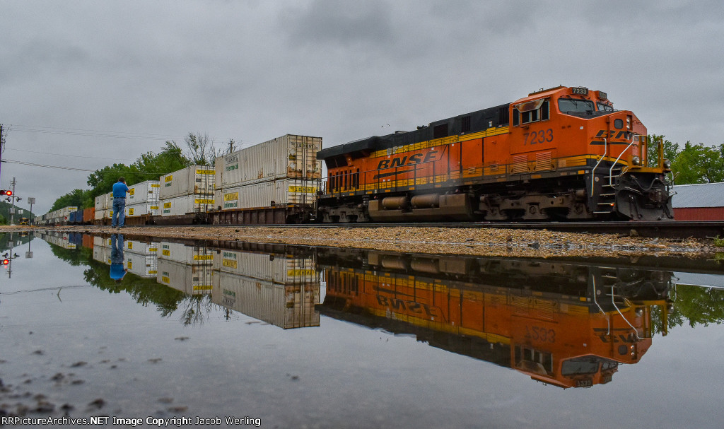 BNSF 7233